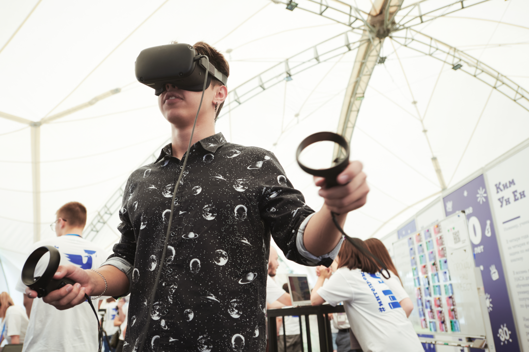 Illustration for news: HSE University at VK Fest: A Journey into the Worlds of Technology, Design, and Space